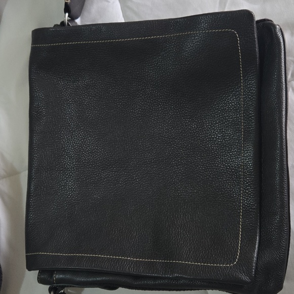 Levenger Bomber Jacket Leather Laptop Messenger Bag Pebble Black EUC